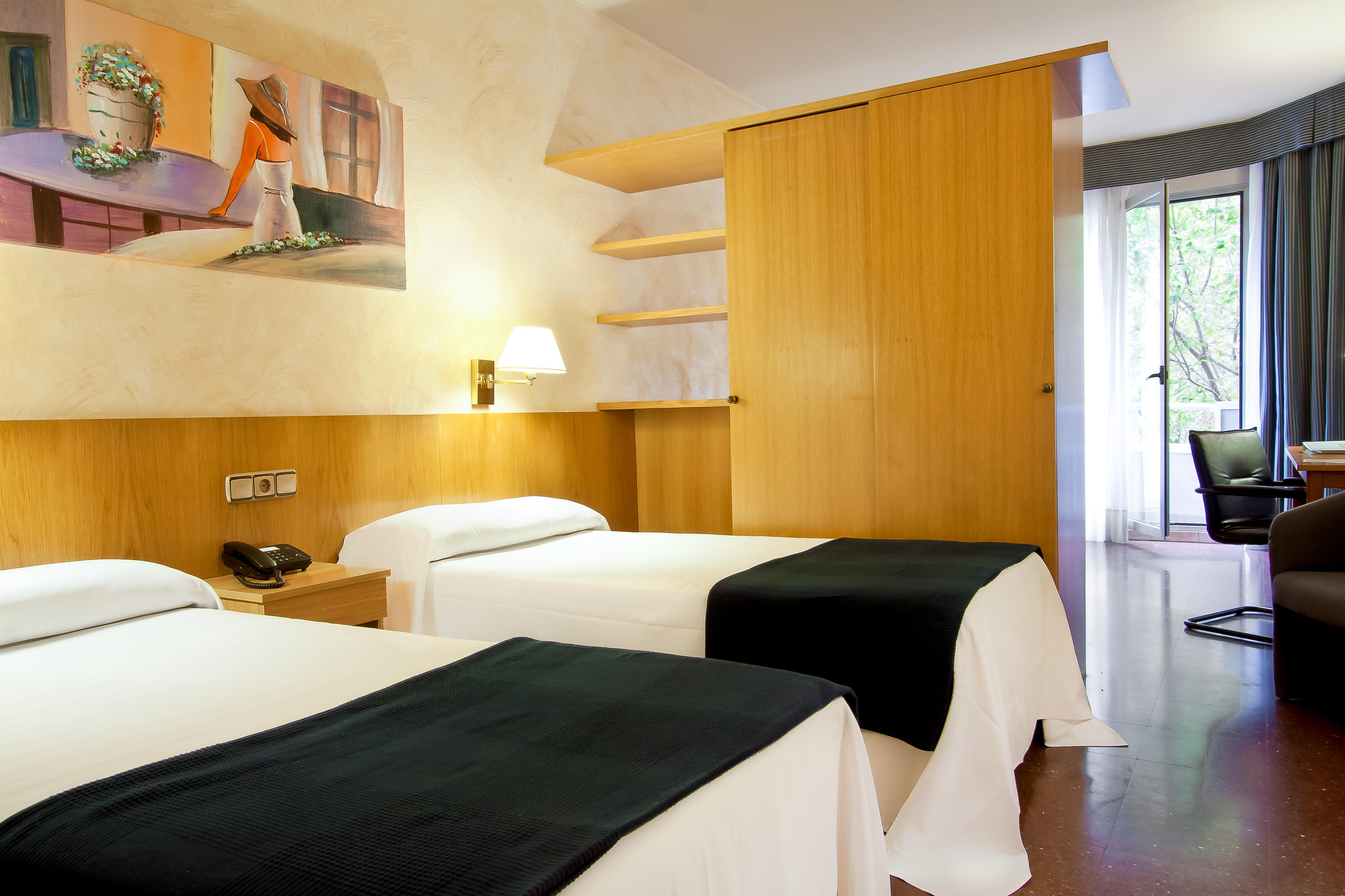 Aparthotel Atenea Calabria Barcelona Room photo